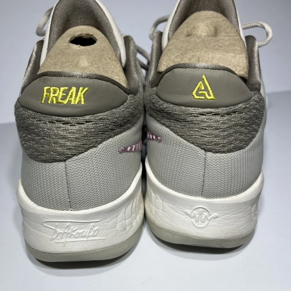 Nike Zoom Freak 4 Giannis Light Bone Sweet Beet DJ6149-002 Sneakers Men Size 9.5